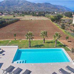 5 bedroom villa with infinity pool, Castellammare del Golfo, sleeps 9
